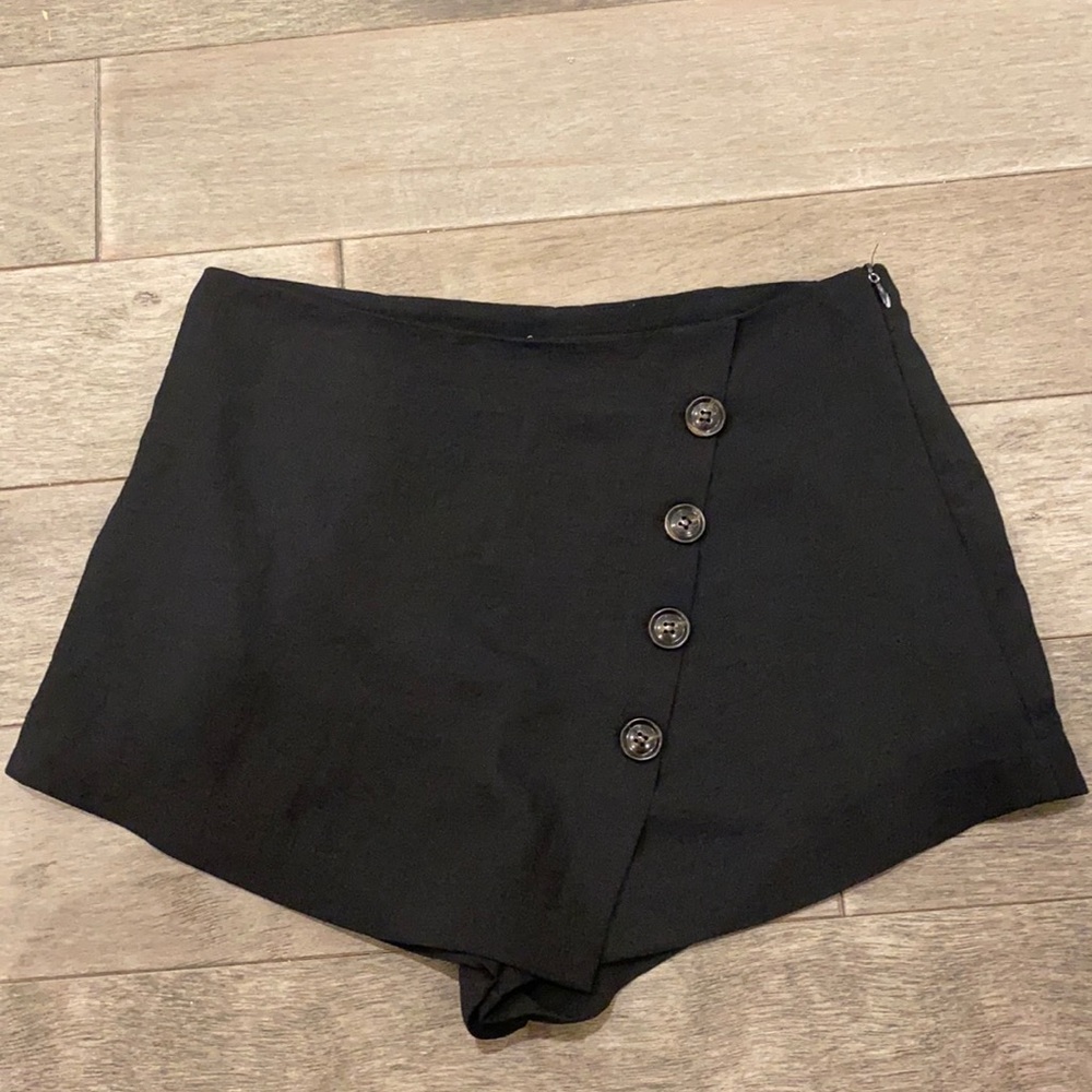 Black skort